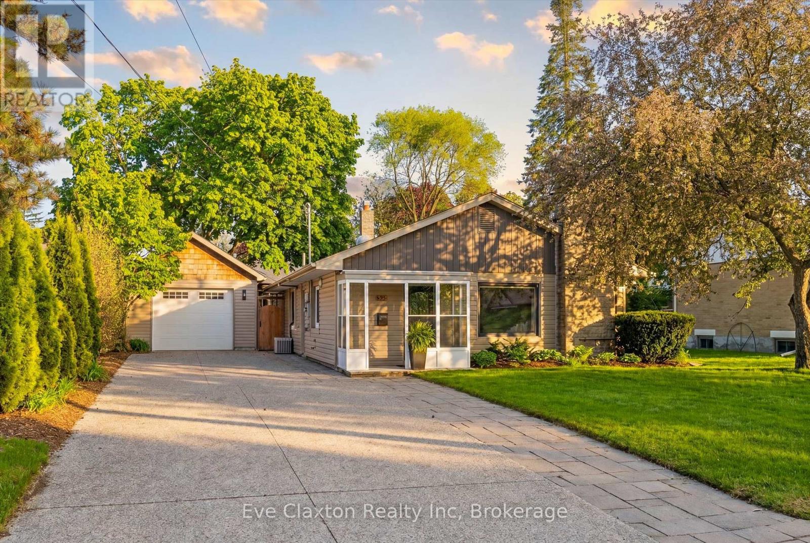 90 DEAN AVENUE, Guelph (Dovercliffe Park/Old University)