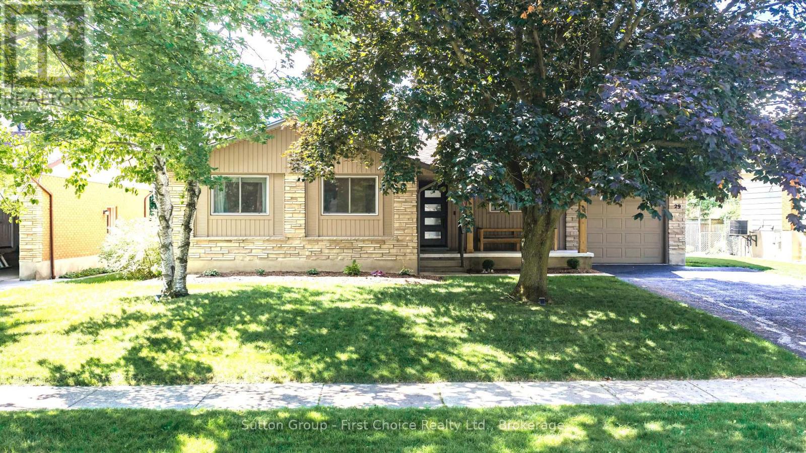 29 WINDEMERE CRESCENT, Stratford