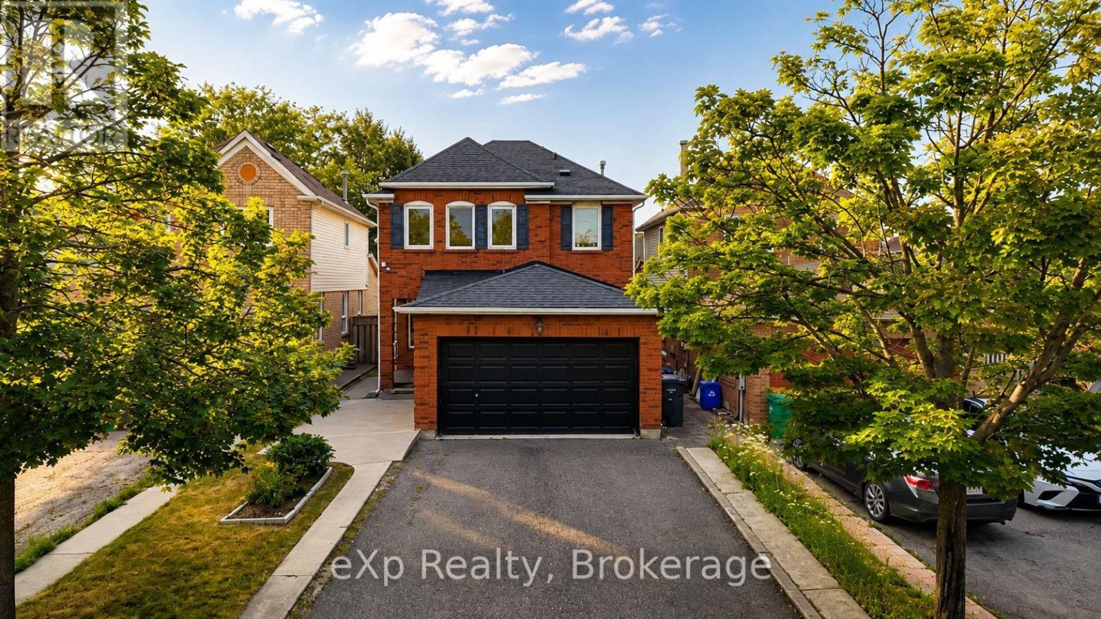 39 MATTERDALE AVENUE, Brampton (Fletcher s West)