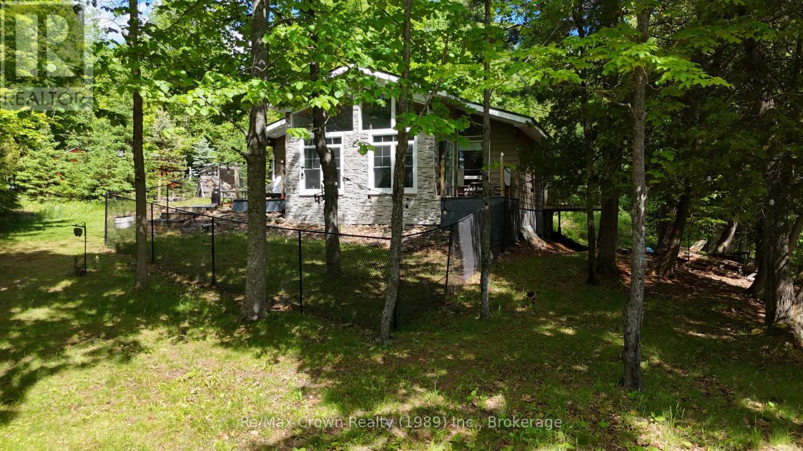 935 LIMBERLOST POINT ROAD, Parry Sound Remote Area (Restoule)