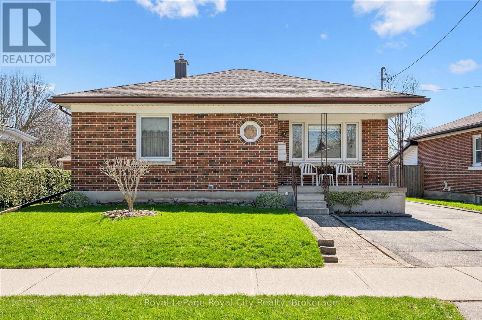 133 EMMA STREET, Guelph (General Hospital)