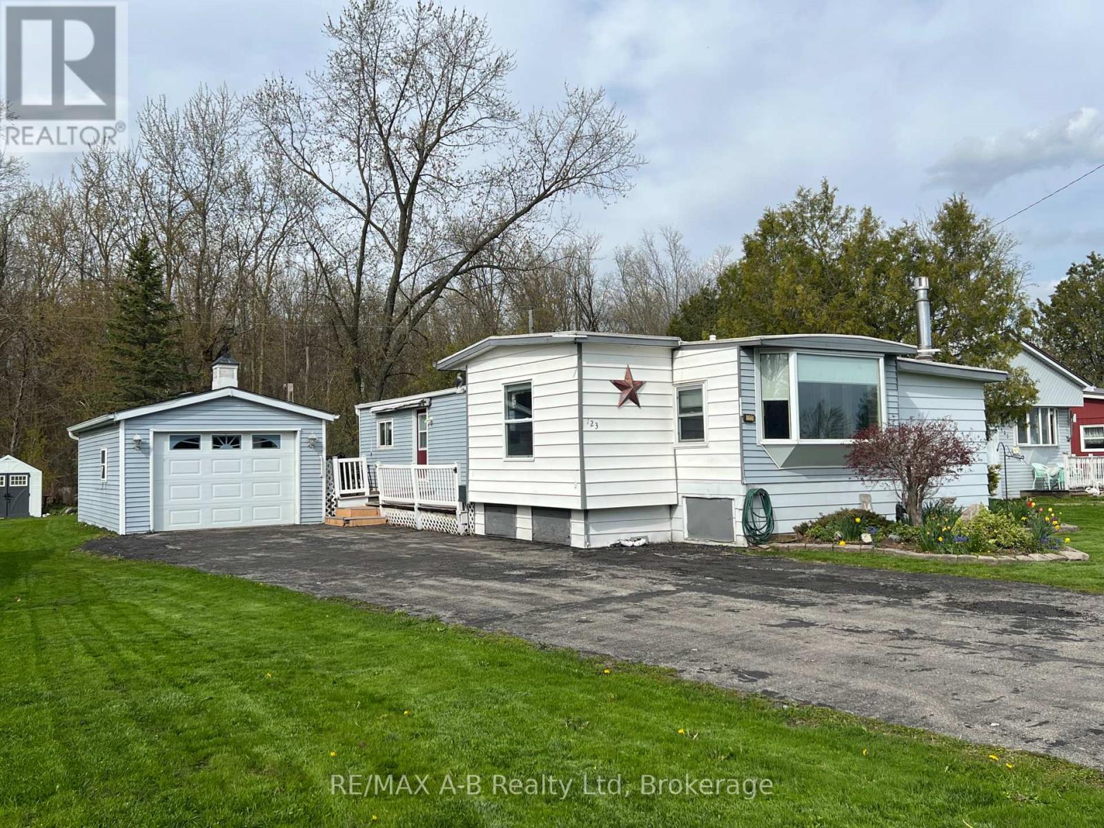 123 ASH STREET, Perth East (Crystal Lake)