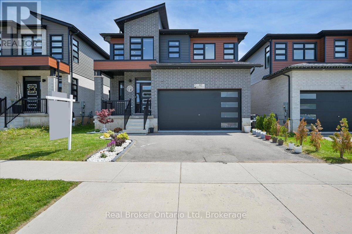 92 MOON CRESCENT, Cambridge