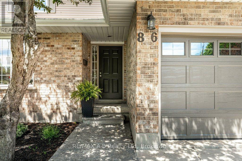 86 FREELAND DRIVE, Stratford