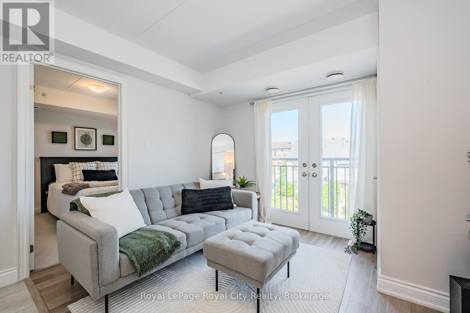 304 - 64 FREDERICK DRIVE, Guelph (Pineridge/Westminster Woods)