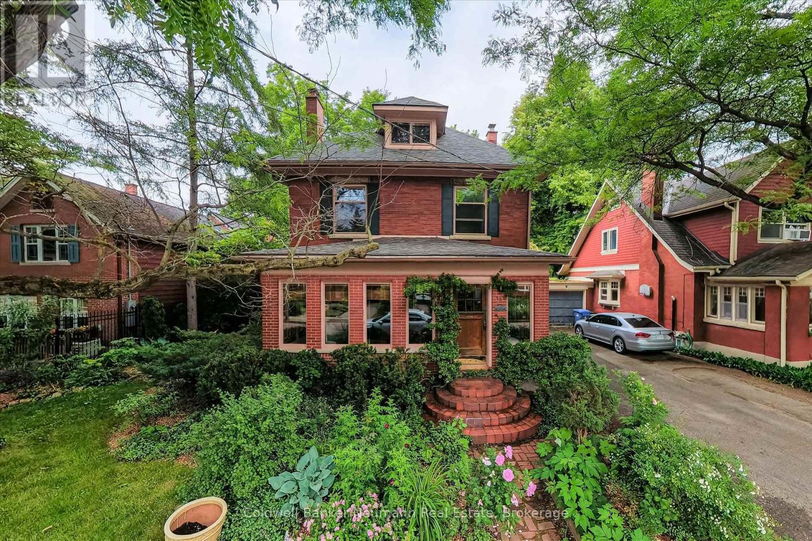 53 HILLCREST DRIVE, Guelph (St. George s)