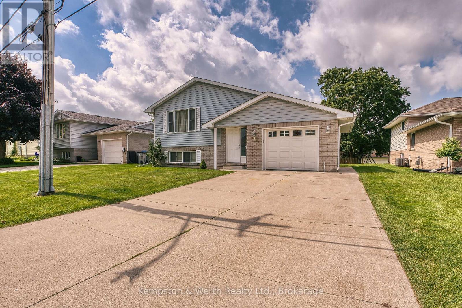 718 EDGAR STREET W, North Perth (Listowel)
