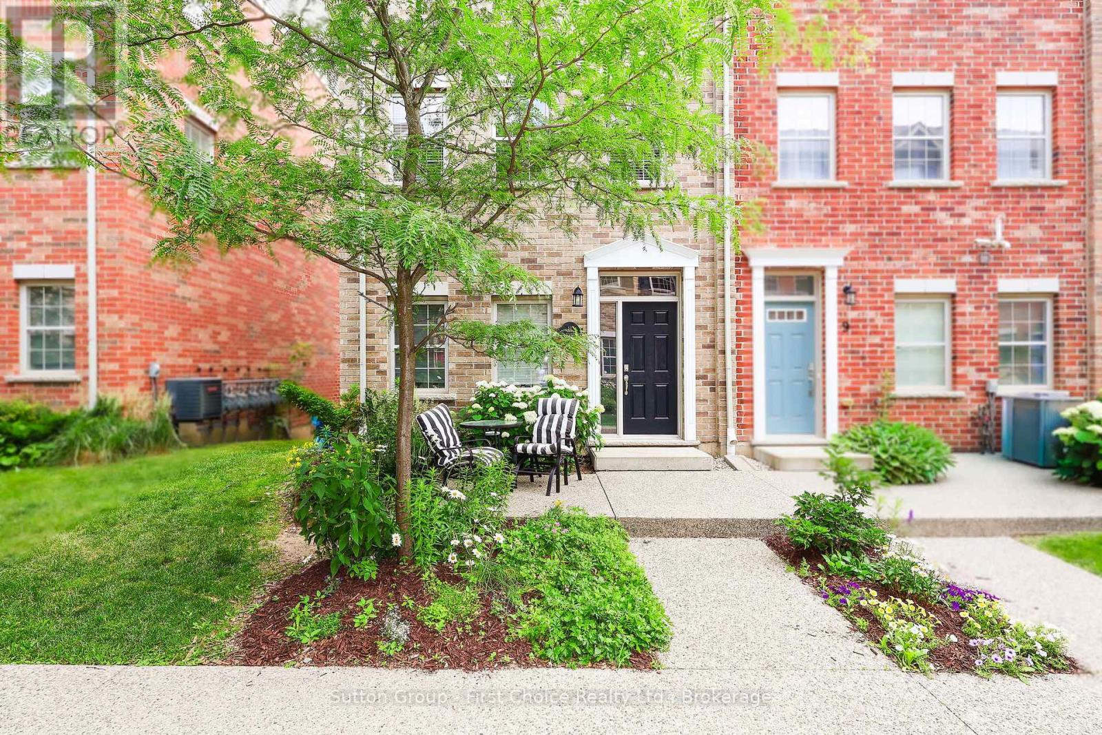 11 JOHN RUSSELL LANE, Kitchener