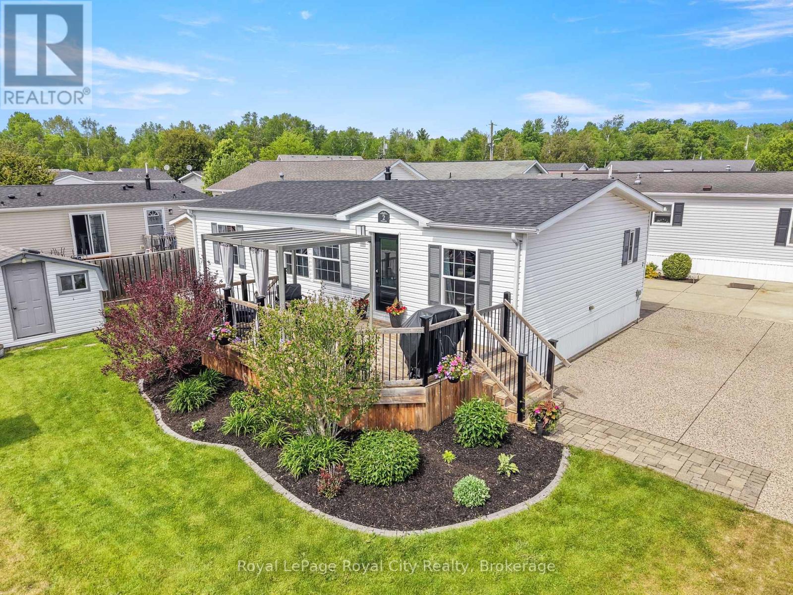 2 PAVILION ROAD, Puslinch