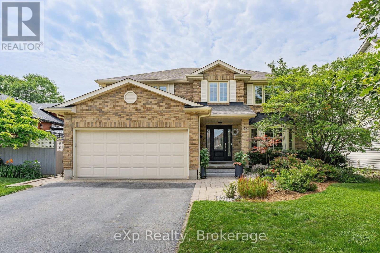 42 PACIFIC PLACE, Guelph (Dovercliffe Park/Old University)