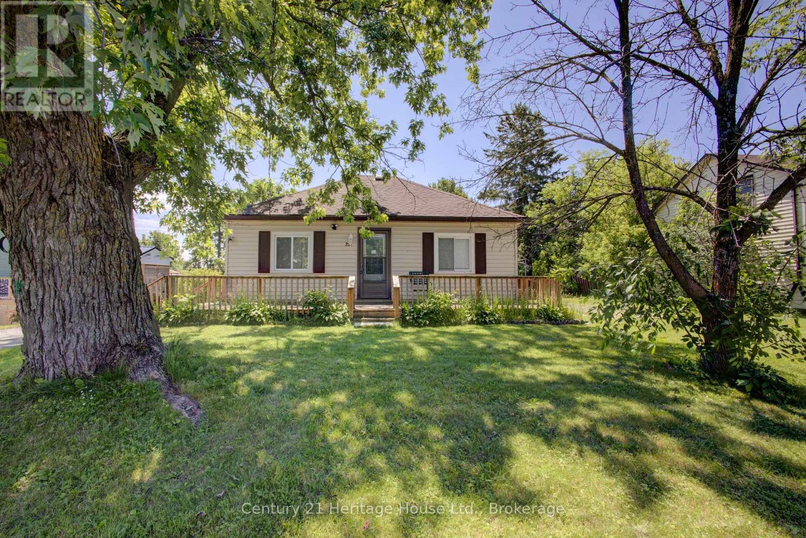 221 PARK STREET W, West Grey