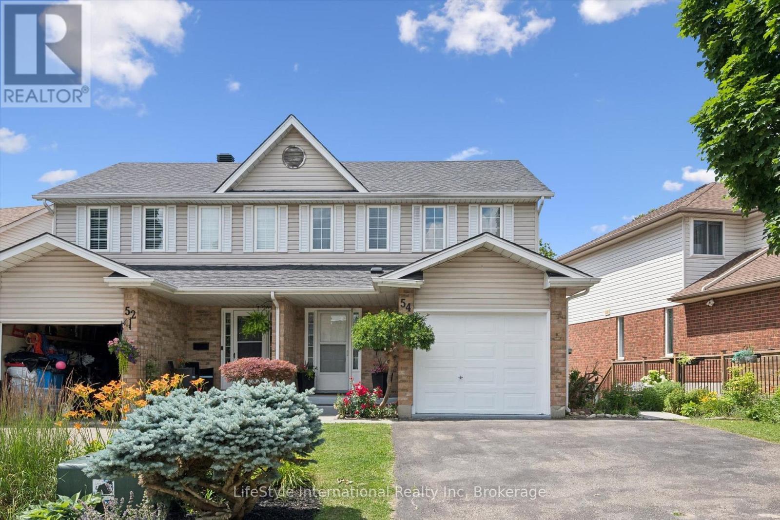 54 CHESTERTON LANE, Guelph (Grange Road)