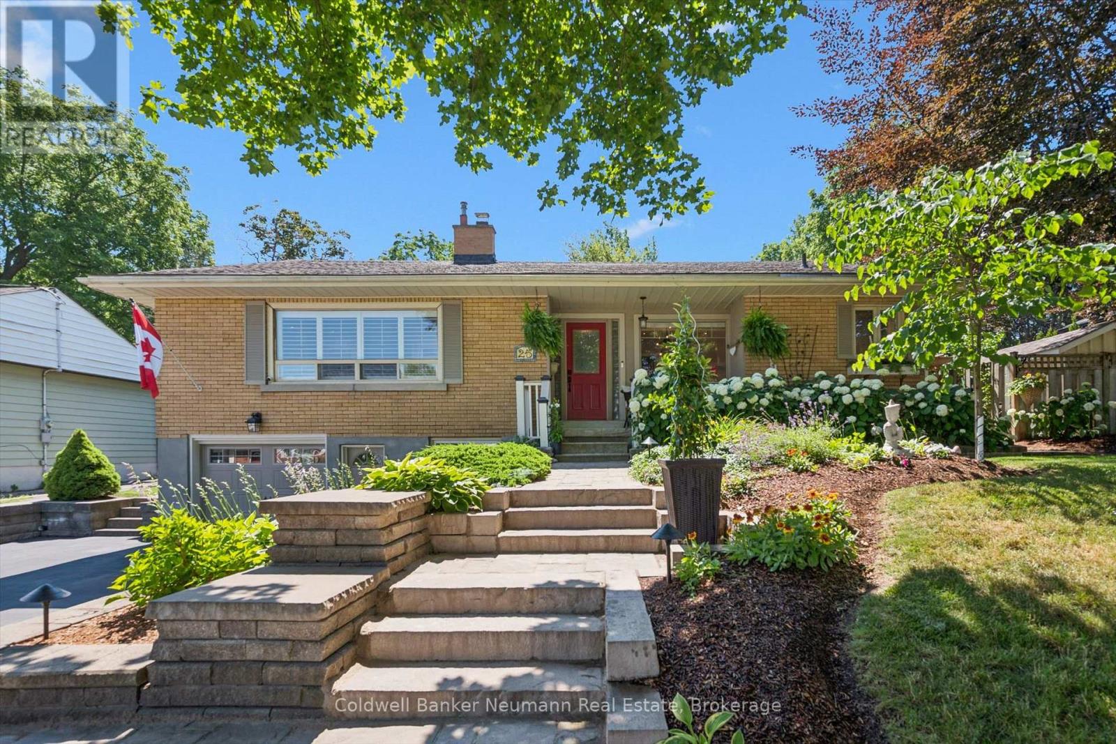 25 BENNETT AVENUE, Guelph (St. George s)