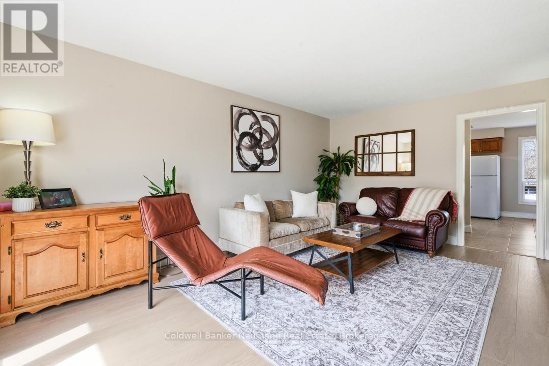 28 CHARTWELL CRESCENT, Guelph (Dovercliffe Park/Old University)
