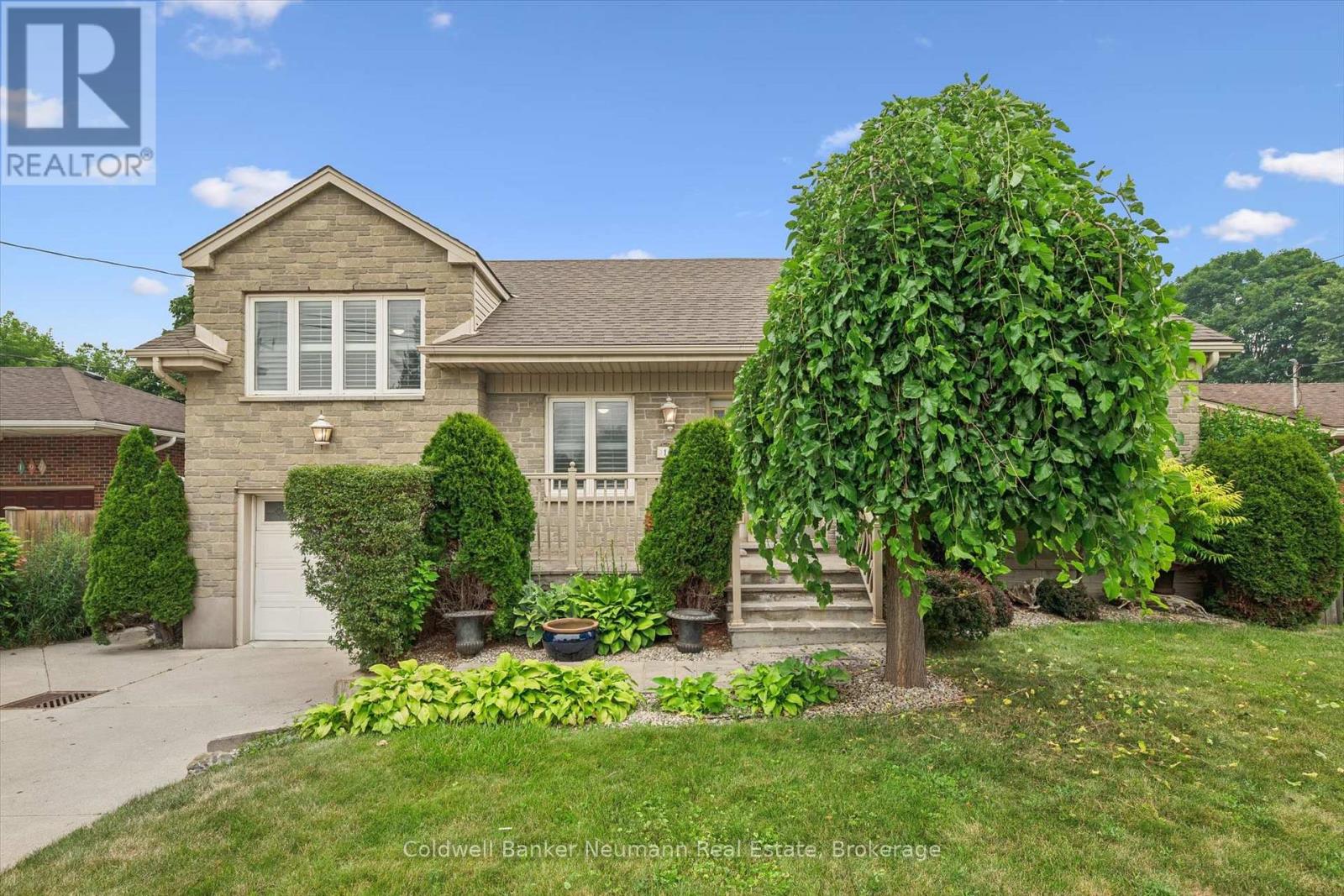 195 VICTORIA ROAD N, Guelph (Grange Road)