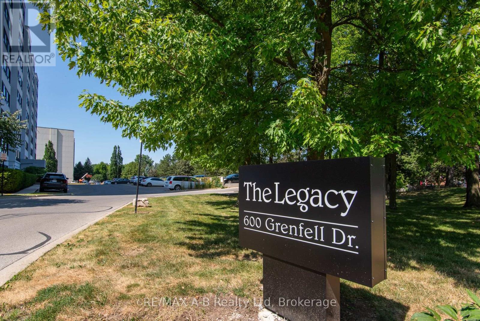 407 - 600 GRENFELL DRIVE W, London North (North C)