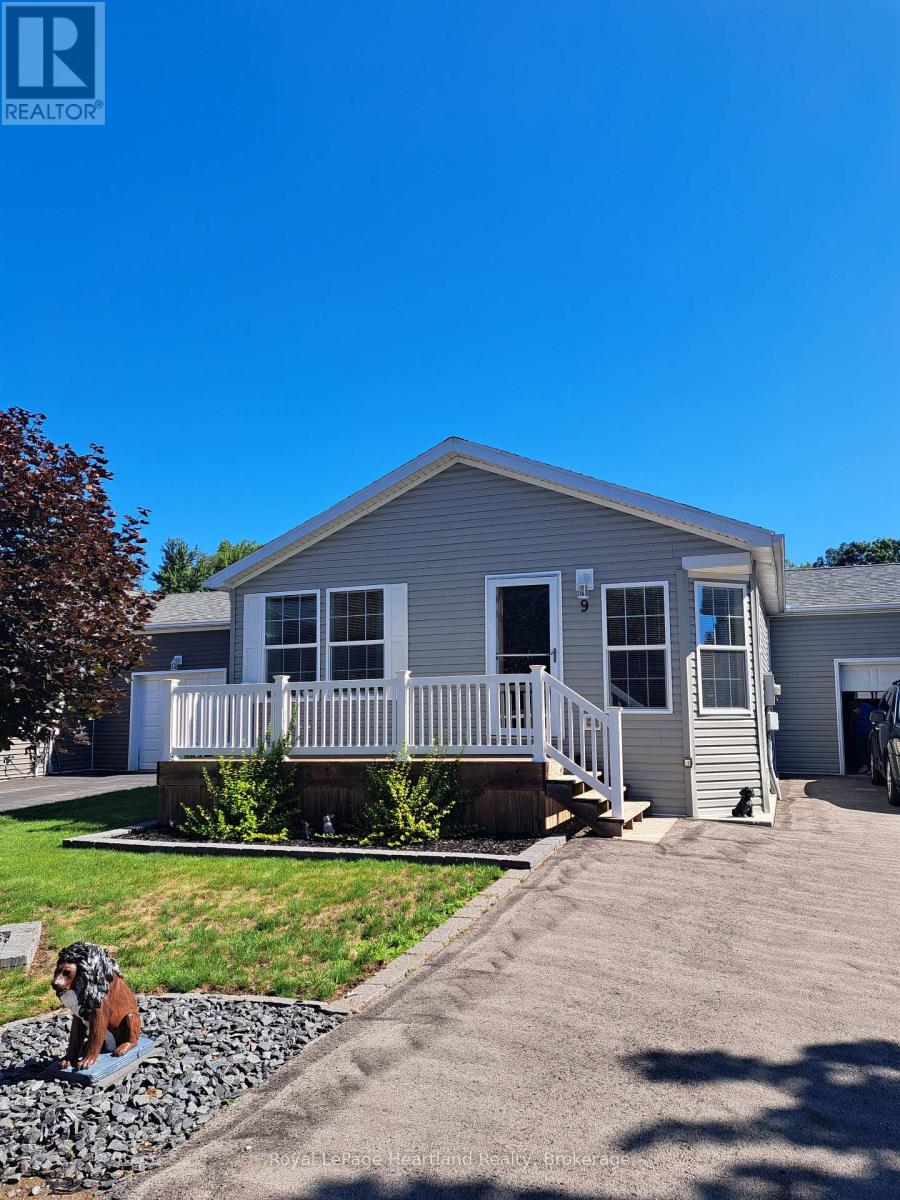 9 BOND STREET, Strathroy-Caradoc (SW)