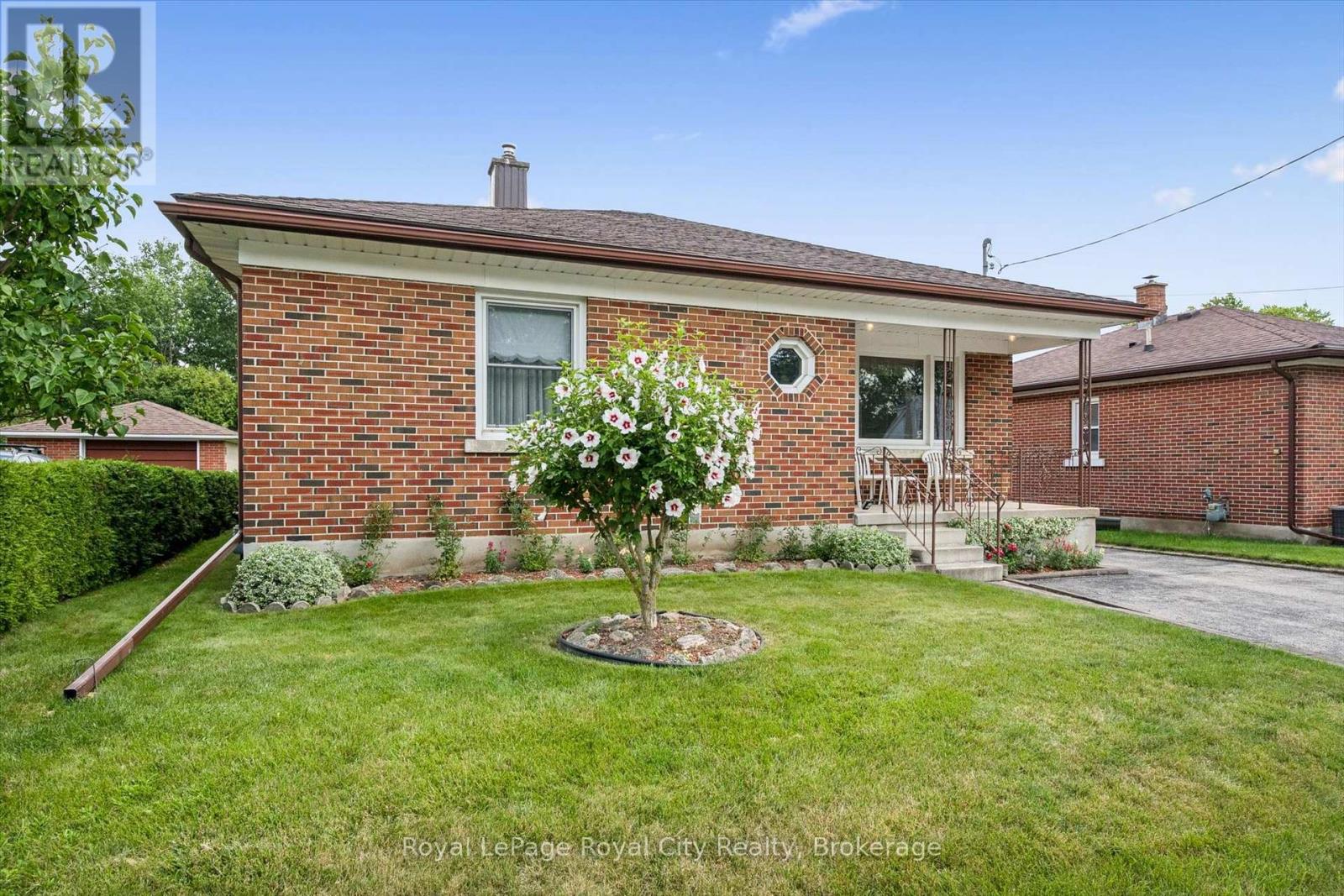 133 EMMA STREET, Guelph (General Hospital)