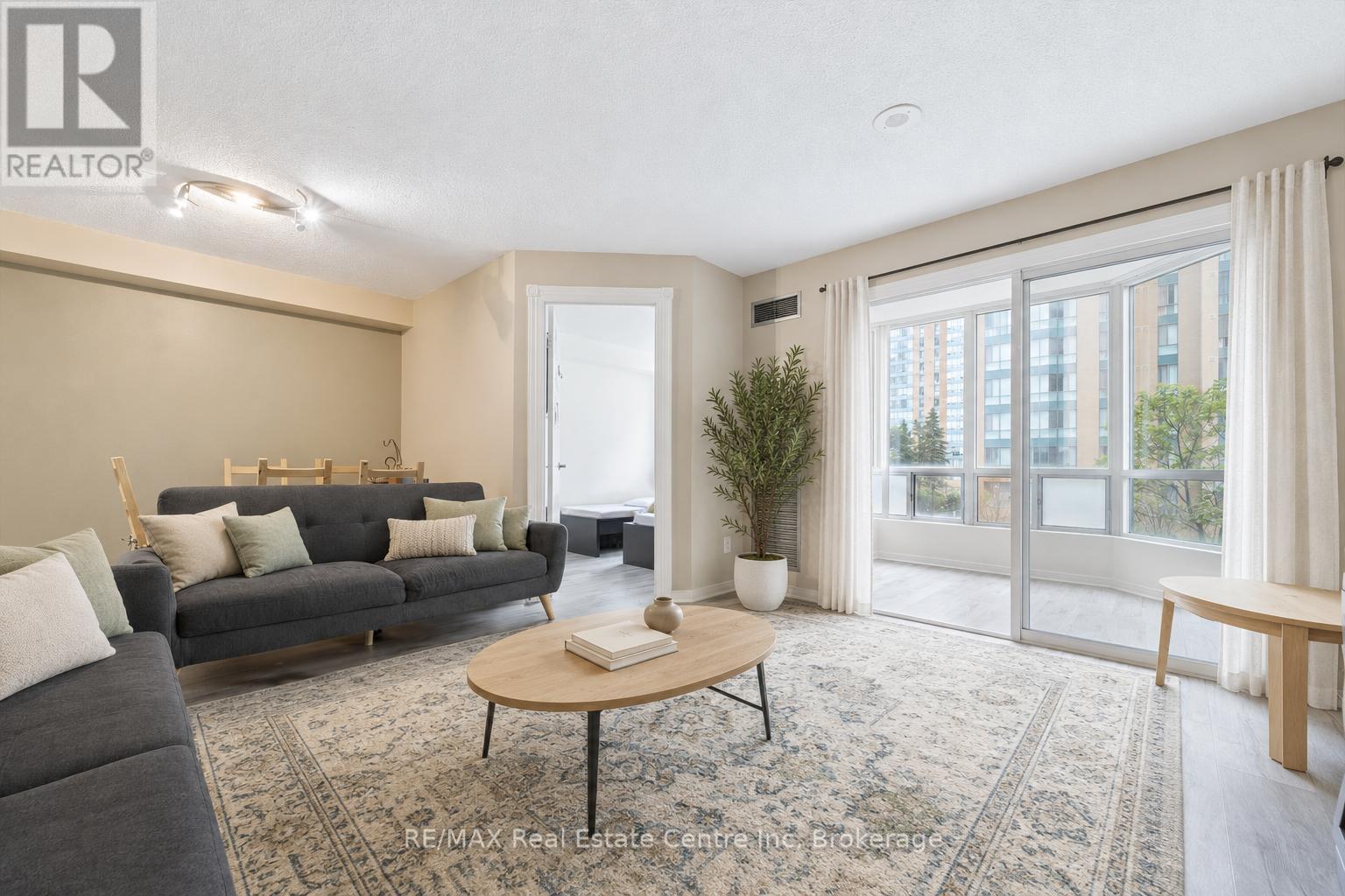 302 - 155 HILLCREST AVENUE, Mississauga (Cooksville)