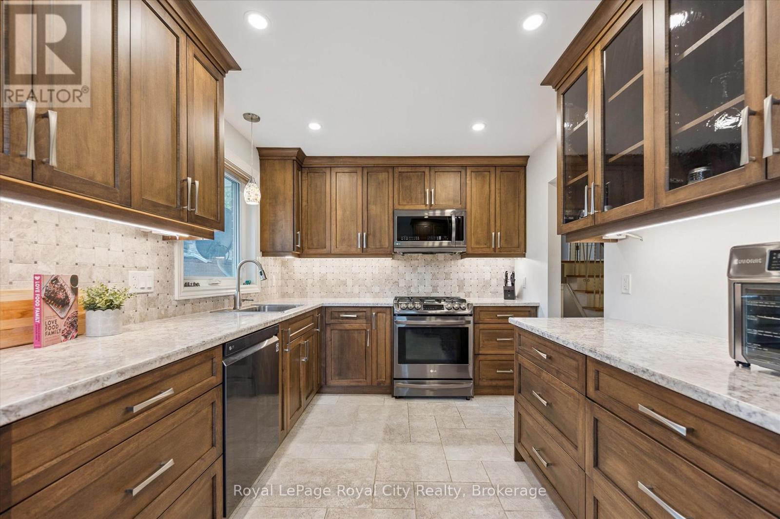 47 ARGYLE DRIVE, Guelph (Dovercliffe Park/Old University)
