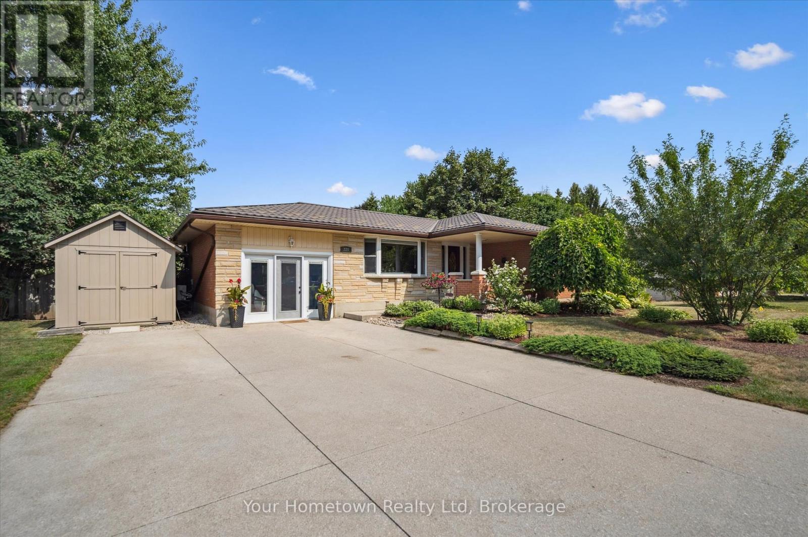 220 COLBORNE STREET, Centre Wellington (Elora/Salem)
