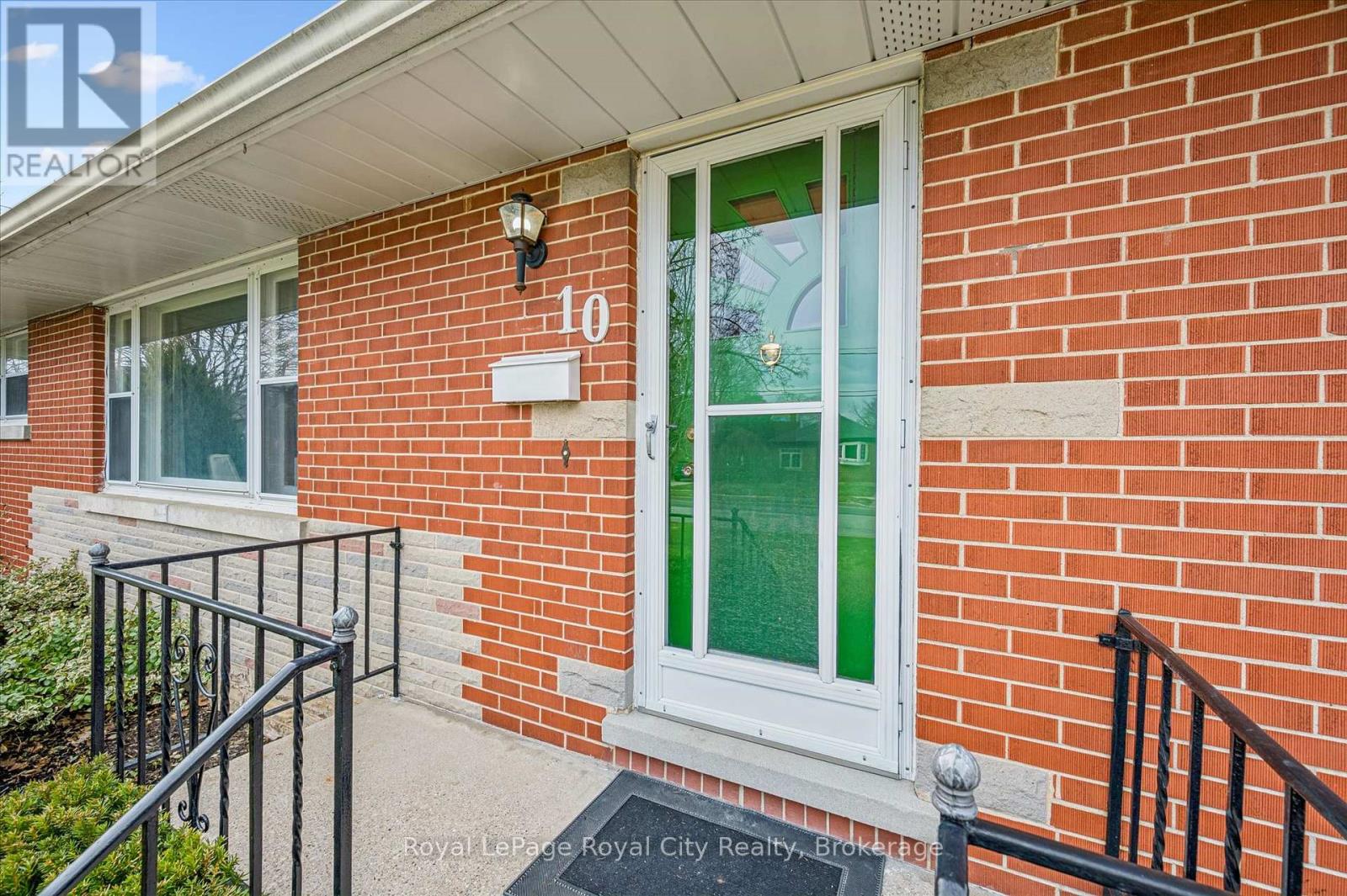 10 PAUL AVENUE, Guelph (General Hospital)