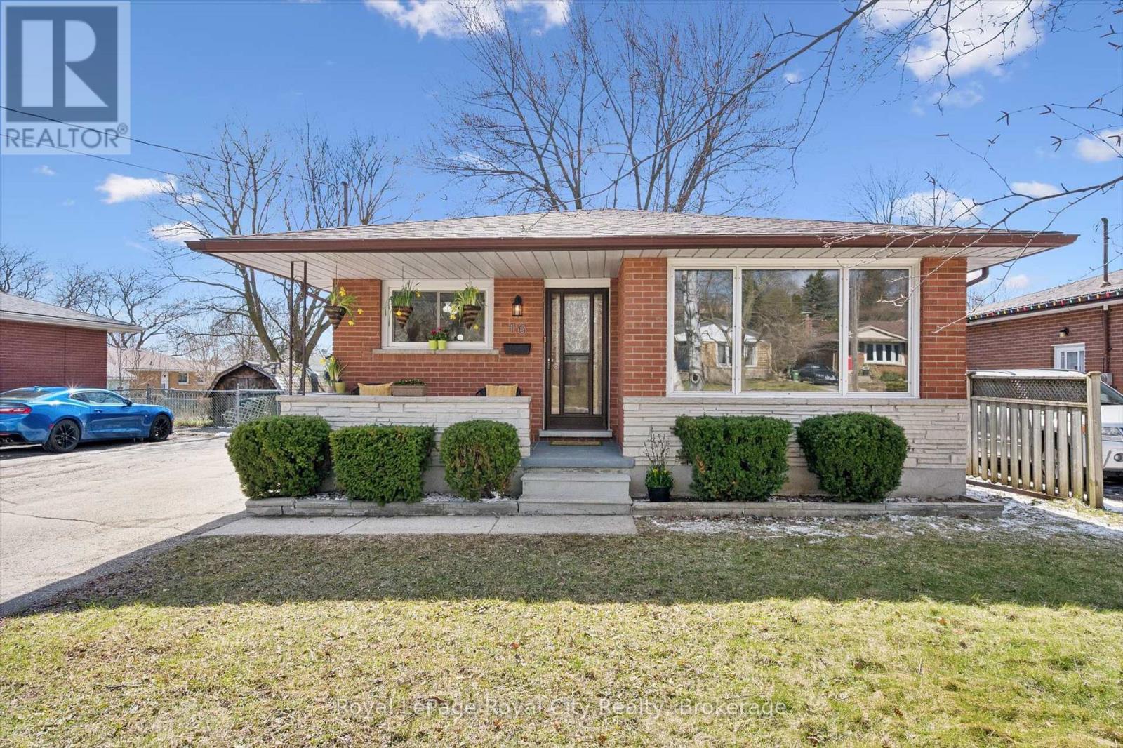 16 KENWOOD CRESCENT, Guelph (Junction/Onward Willow)