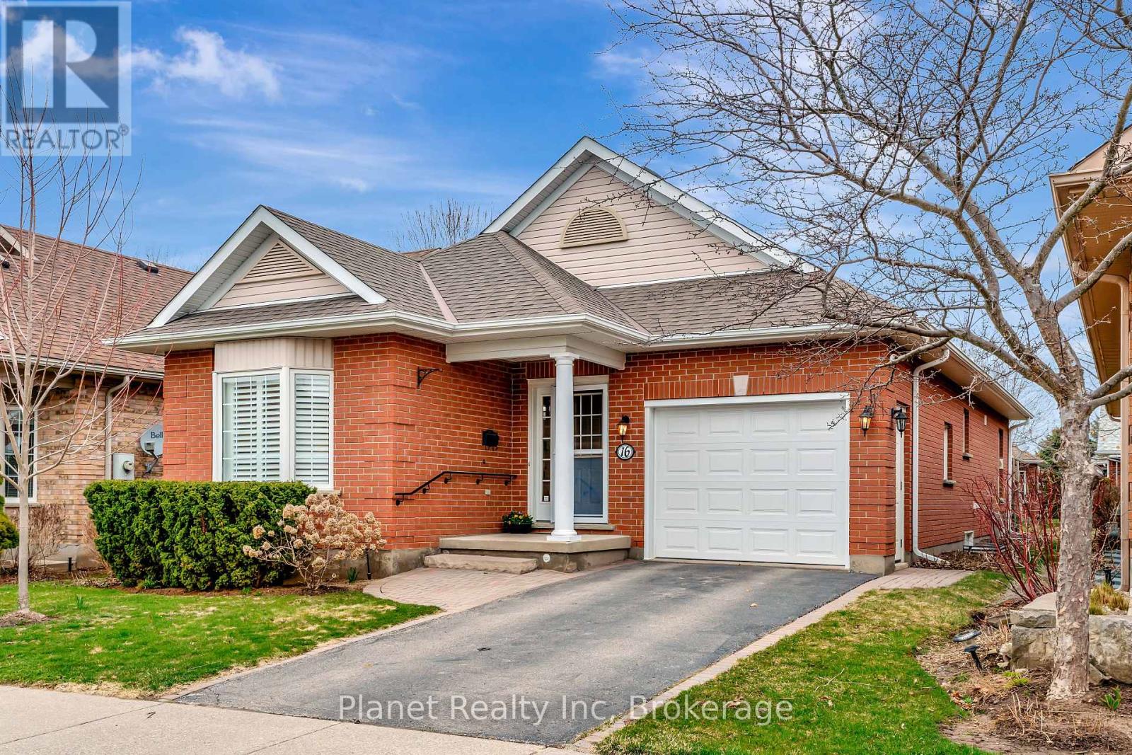 16 WINTERBERRY LANE, Guelph (Village By The Arboretum)