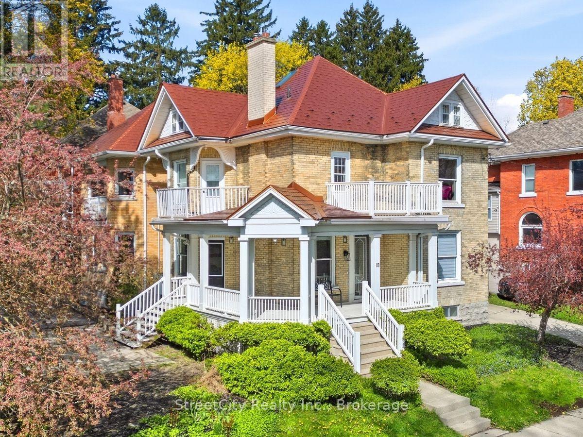 18 WATERLOO STREET N, Stratford