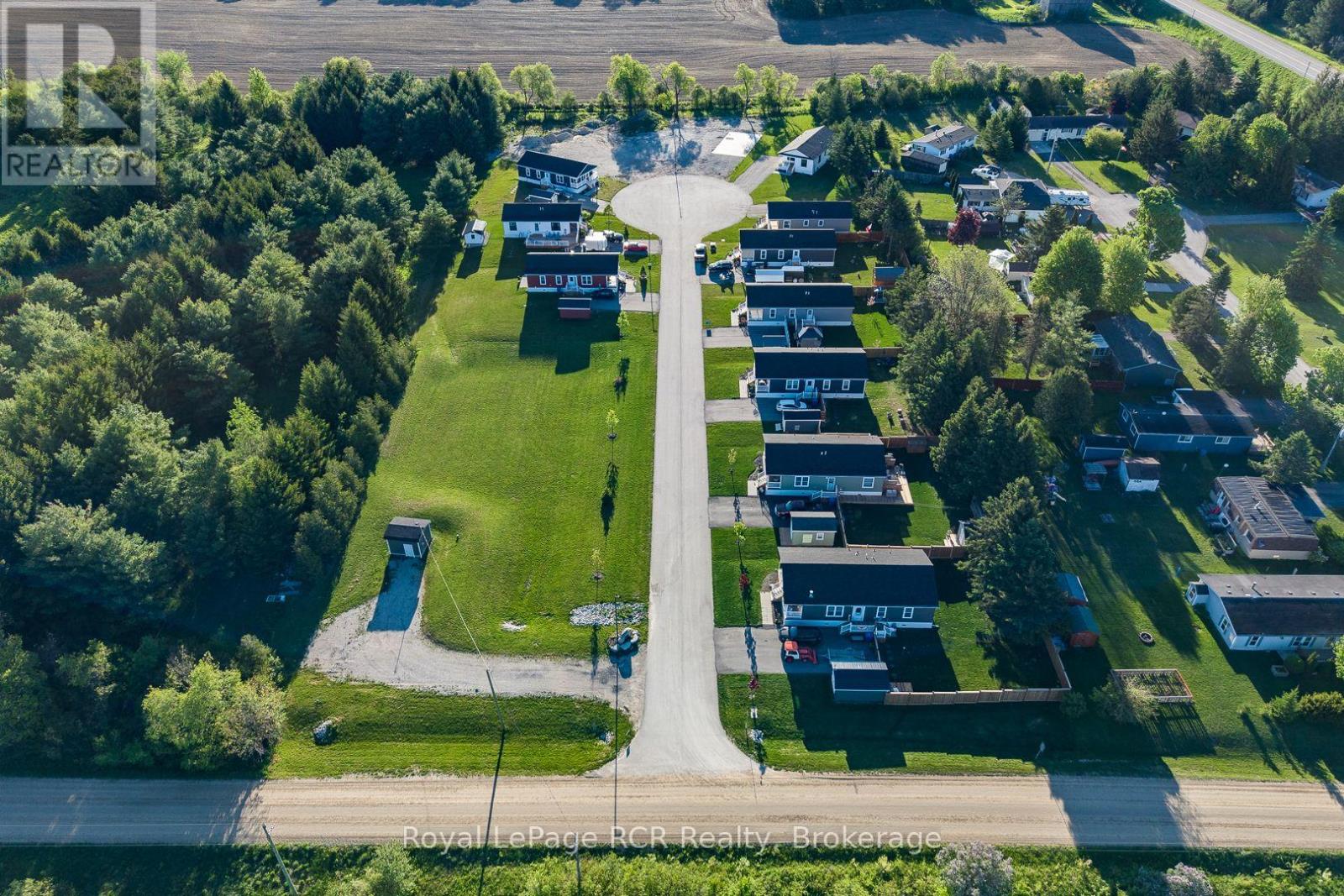 212 SPRUCE DRIVE, West Grey