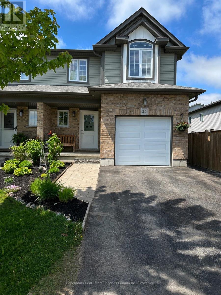 39 LEESBORO TRAIL, Thames Centre (Thorndale)