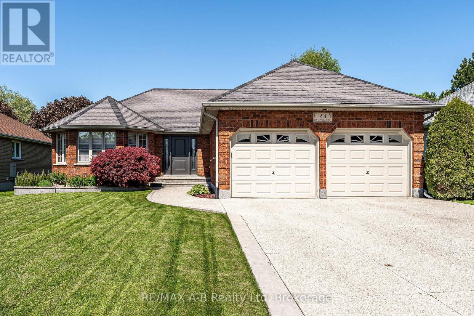 23 HAMPTON COURT, Brant (South Dumfries)