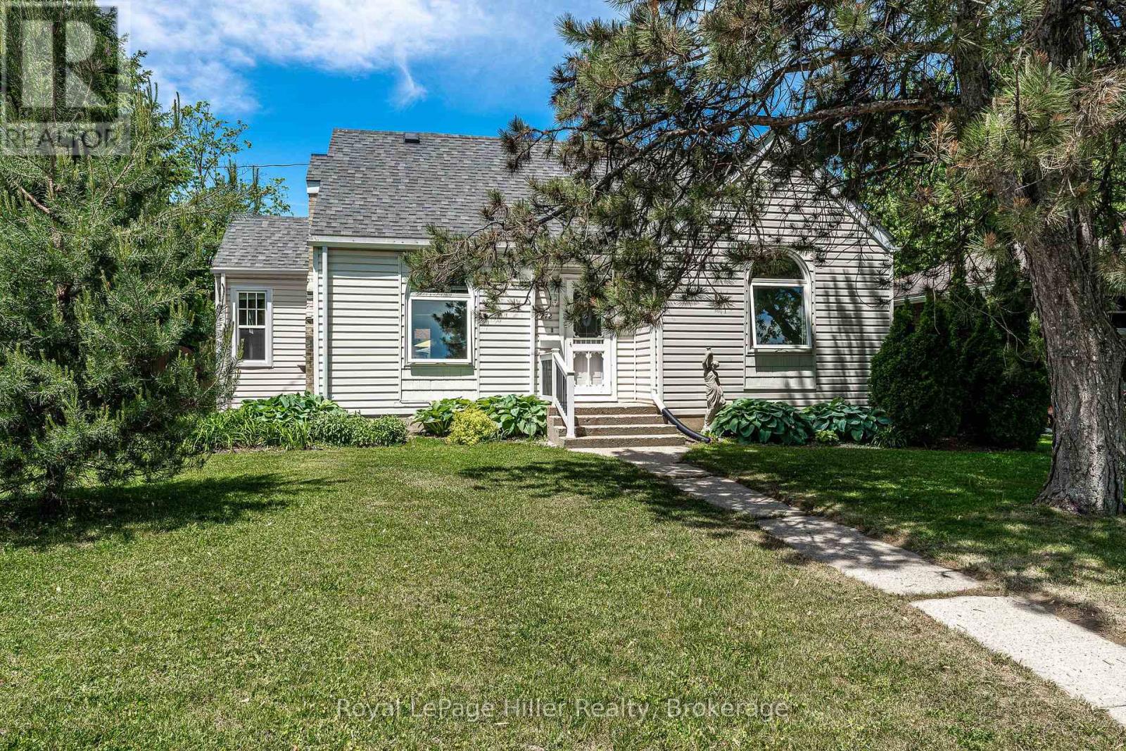 272 JOHN STREET N, Stratford