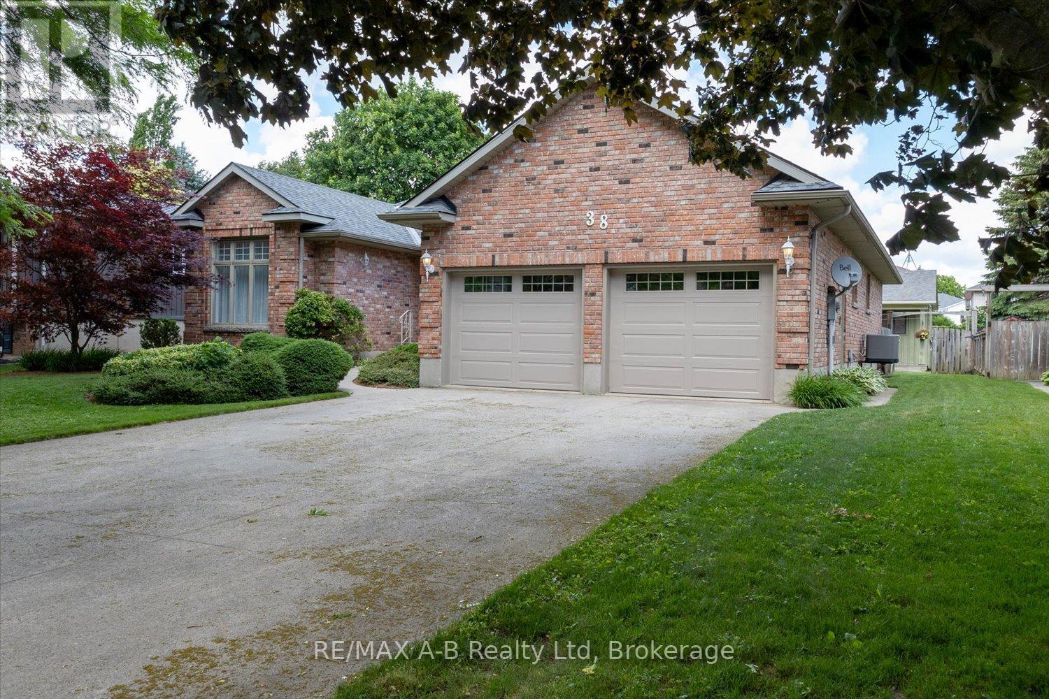 38 MURRAY HILL ROAD, Stratford