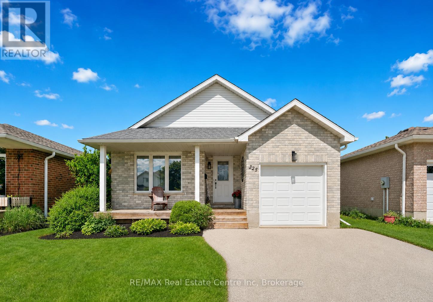 325 TAIT CRESCENT, Centre Wellington (Fergus)