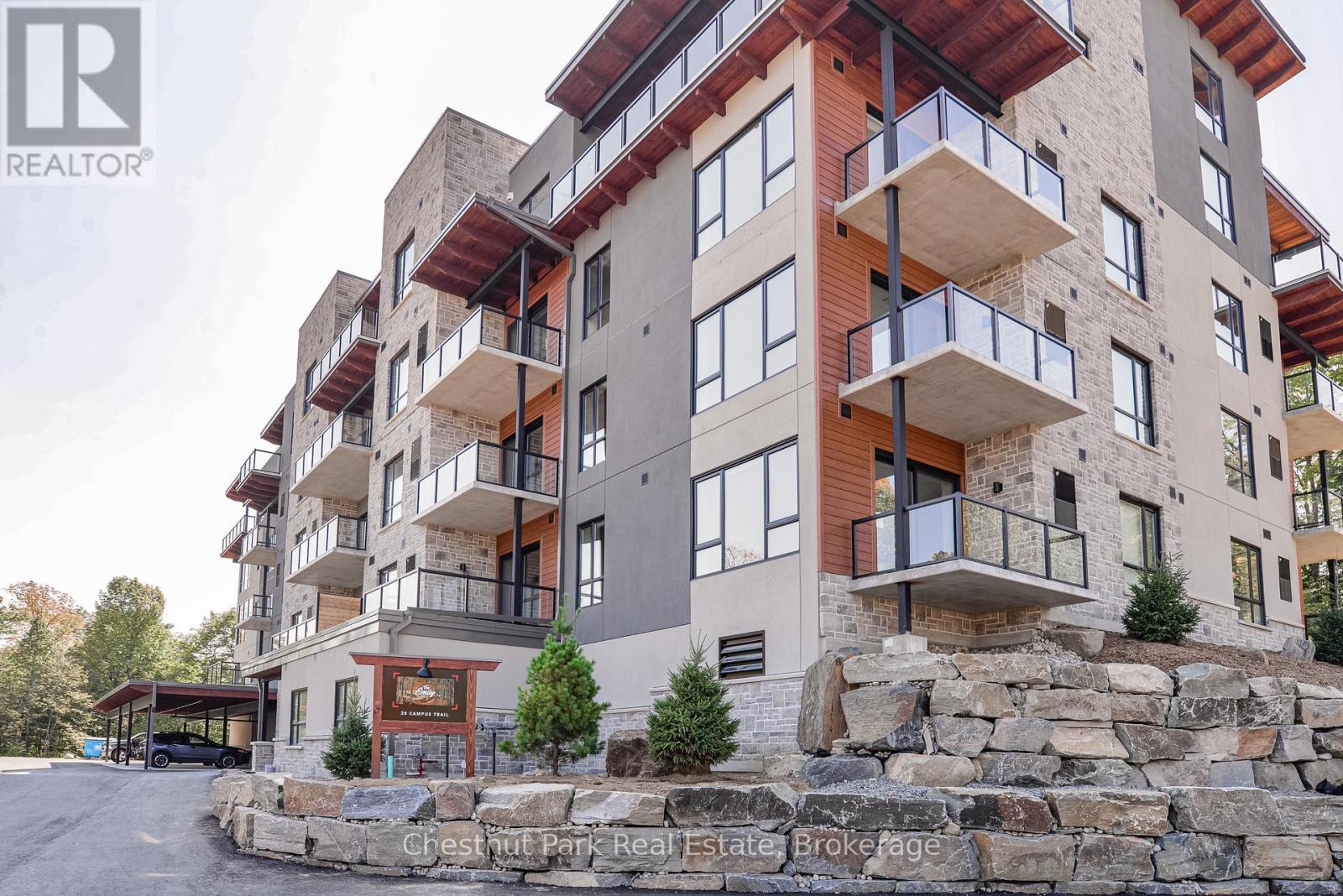 202 - 20 CAMPUS TRAIL, Huntsville (Chaffey)
