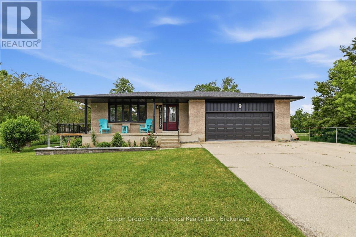 34 DIXON ROAD, Stratford