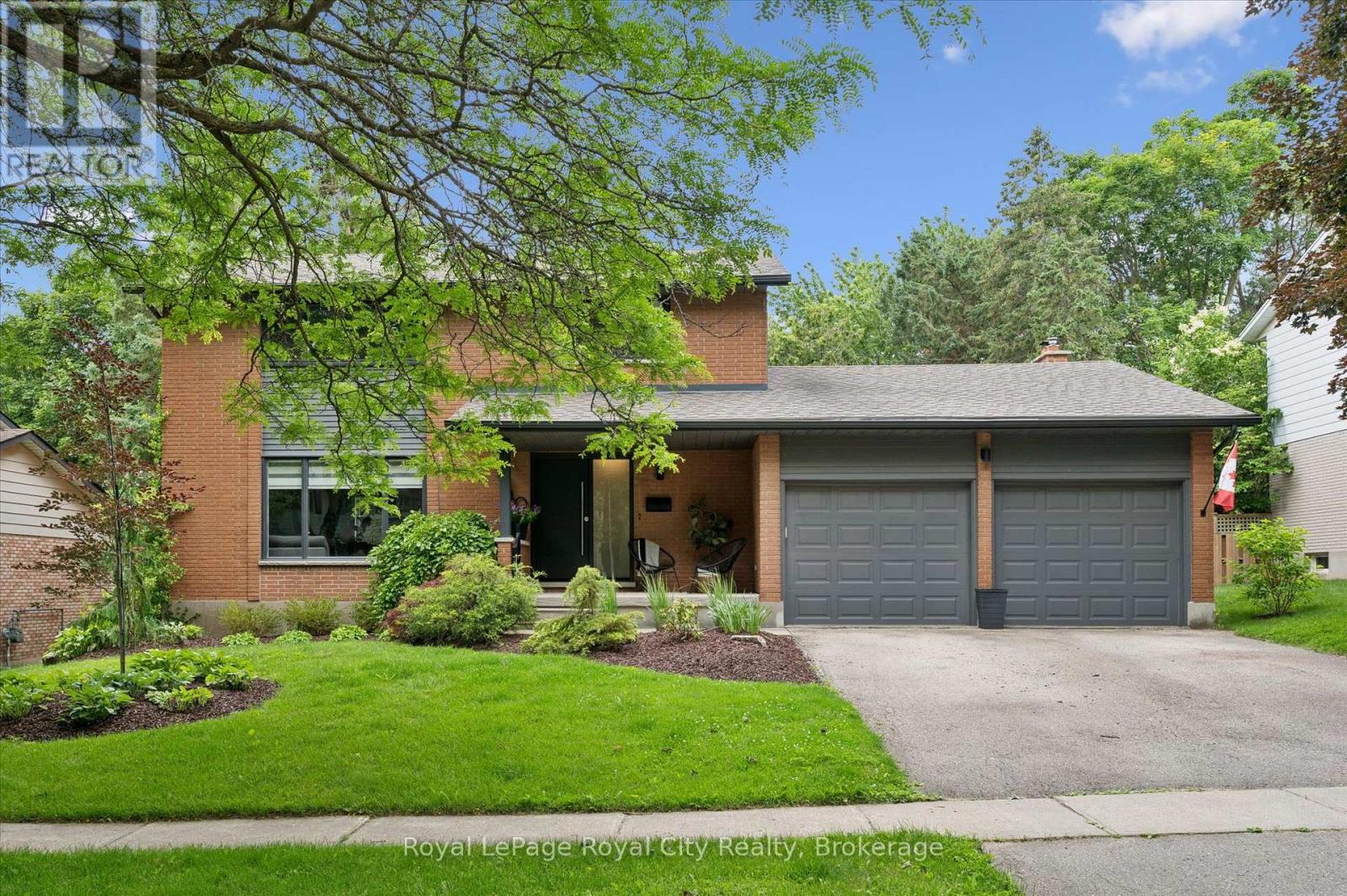 40 WALNUT DRIVE, Guelph (General Hospital)