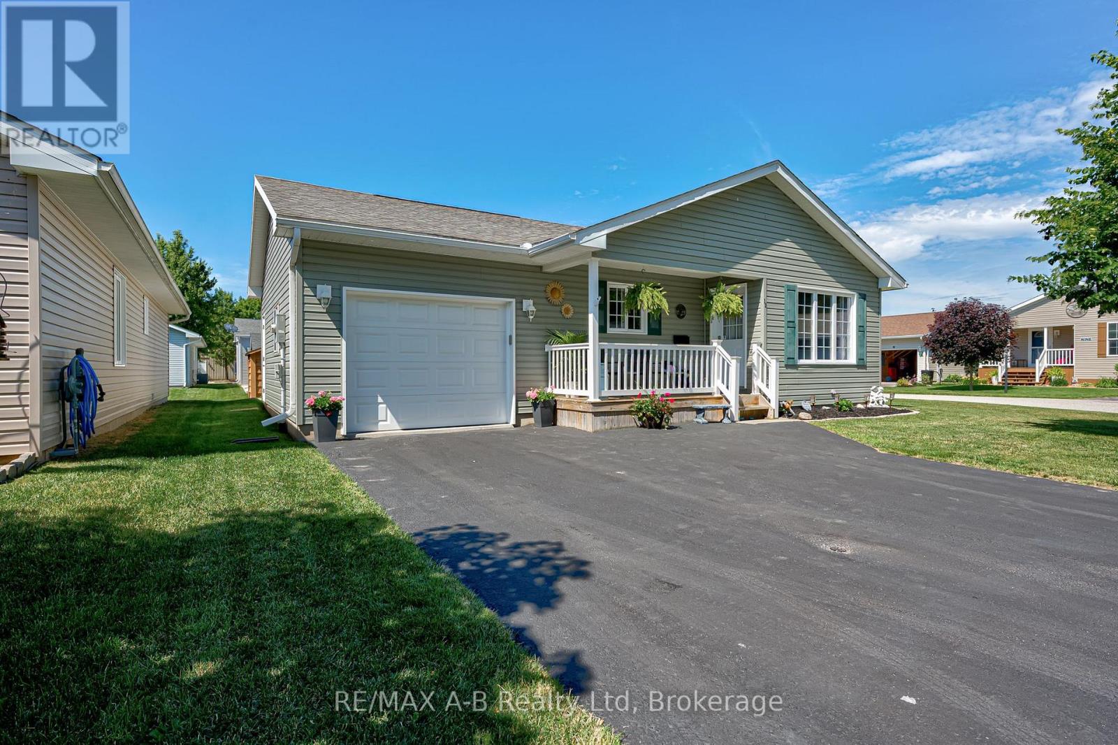 12 KELLESTINE DRIVE, Strathroy-Caradoc (SE)