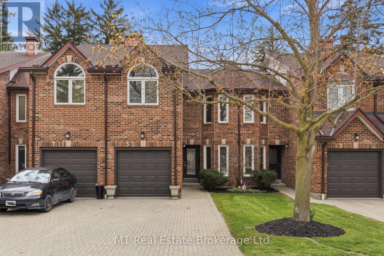 5 MARILYN DRIVE, Guelph (Riverside Park)