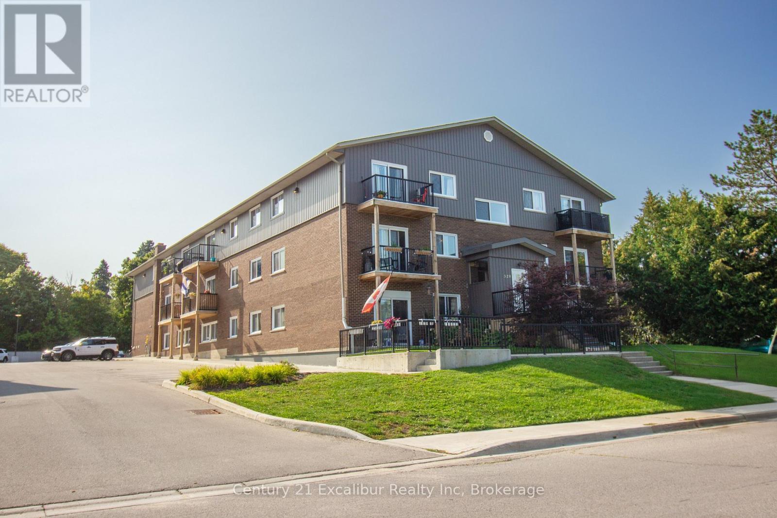 16 - 320 QUEEN STREET E, Centre Wellington (Fergus)