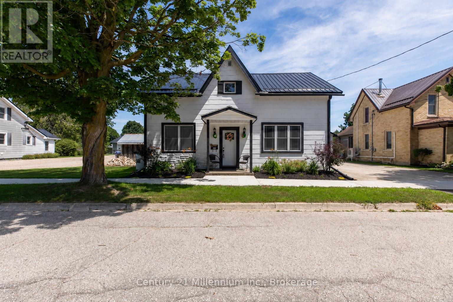544 LOUISA STREET, West Grey