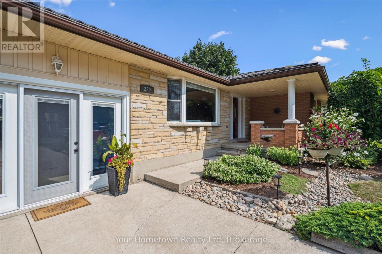 220 COLBORNE STREET, Centre Wellington (Elora/Salem)