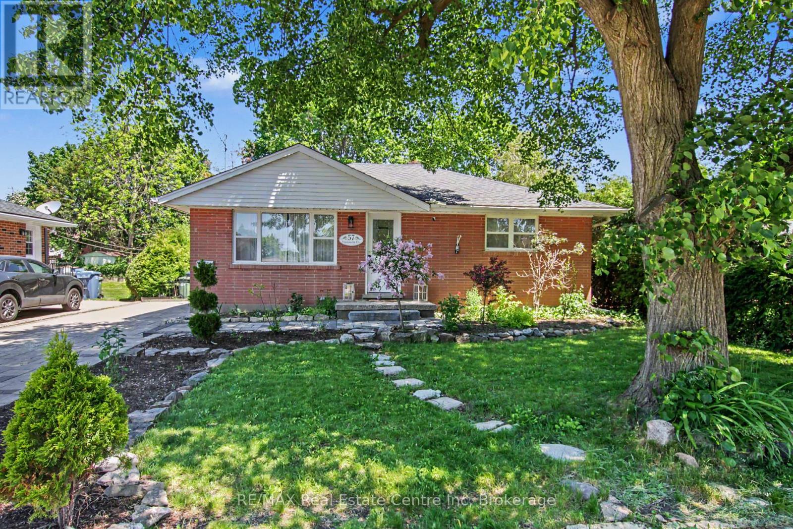 57 VANCOUVER DRIVE, Guelph (St. George s)