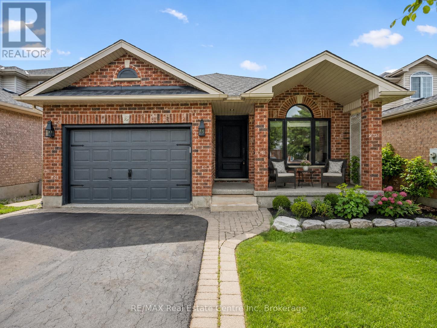 18 KEYS CRESCENT, Guelph (Clairfields/Hanlon Business Park)
