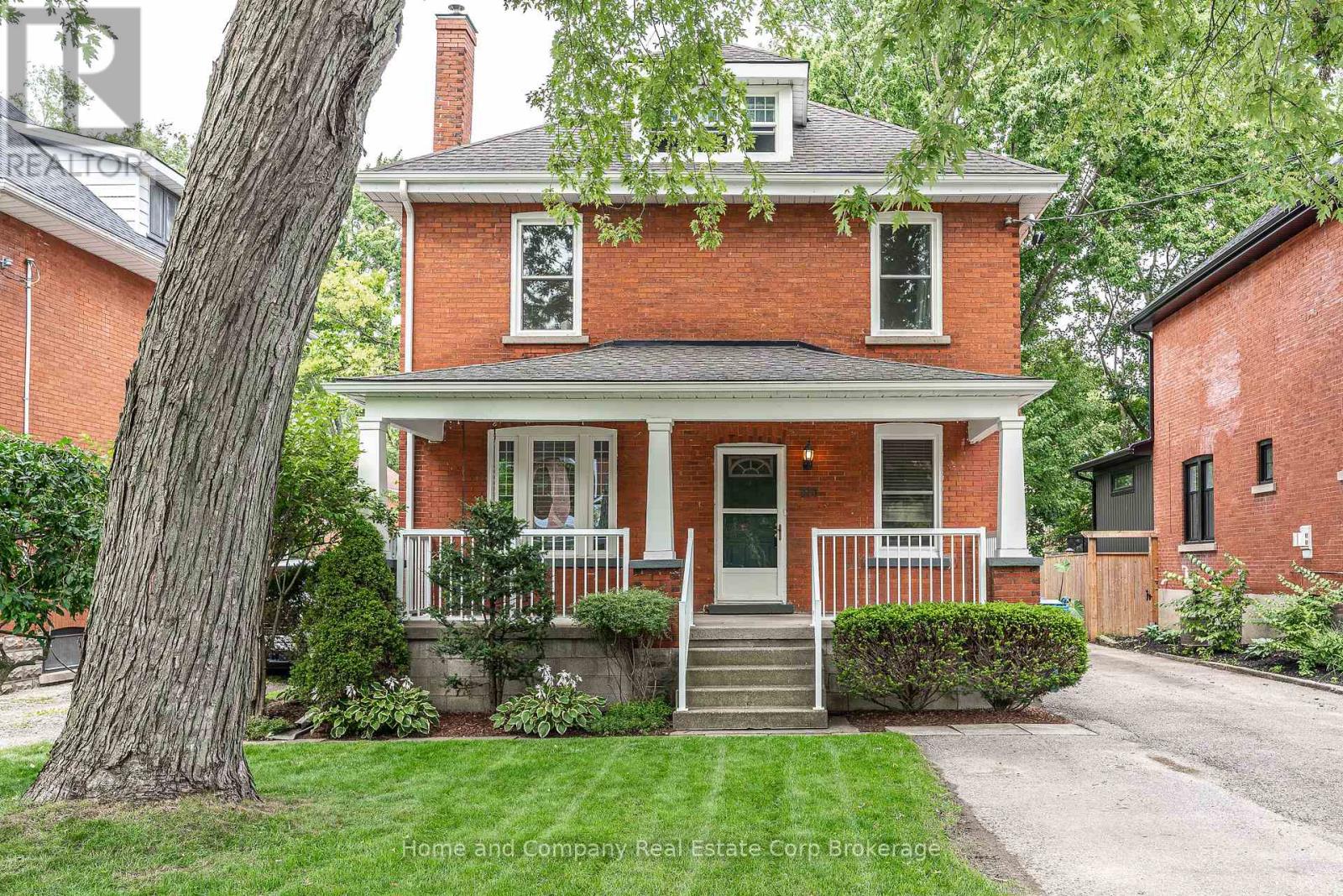 216 DOUGLAS STREET, Stratford