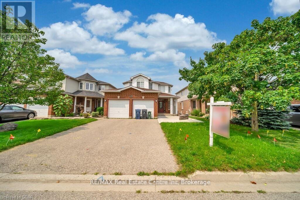 61 MOFFATT LANE, Guelph (Clairfields/Hanlon Business Park)