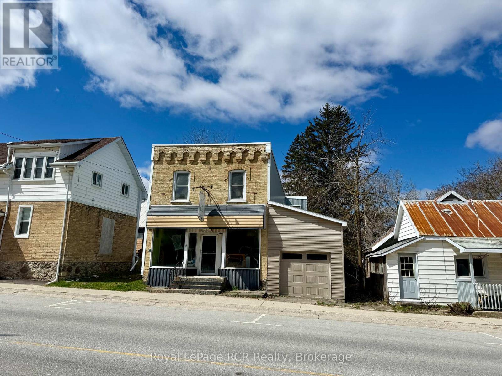 4 MAIN STREET N, Brockton