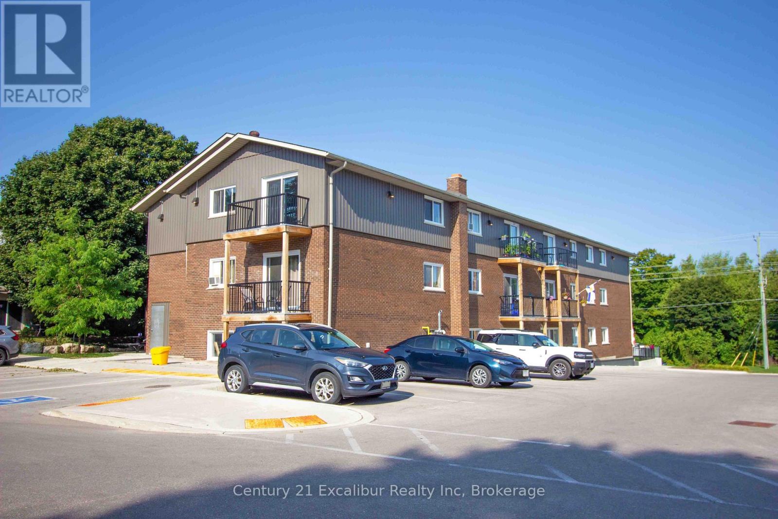 4 - 320 QUEEN STREET E, Centre Wellington (Fergus)