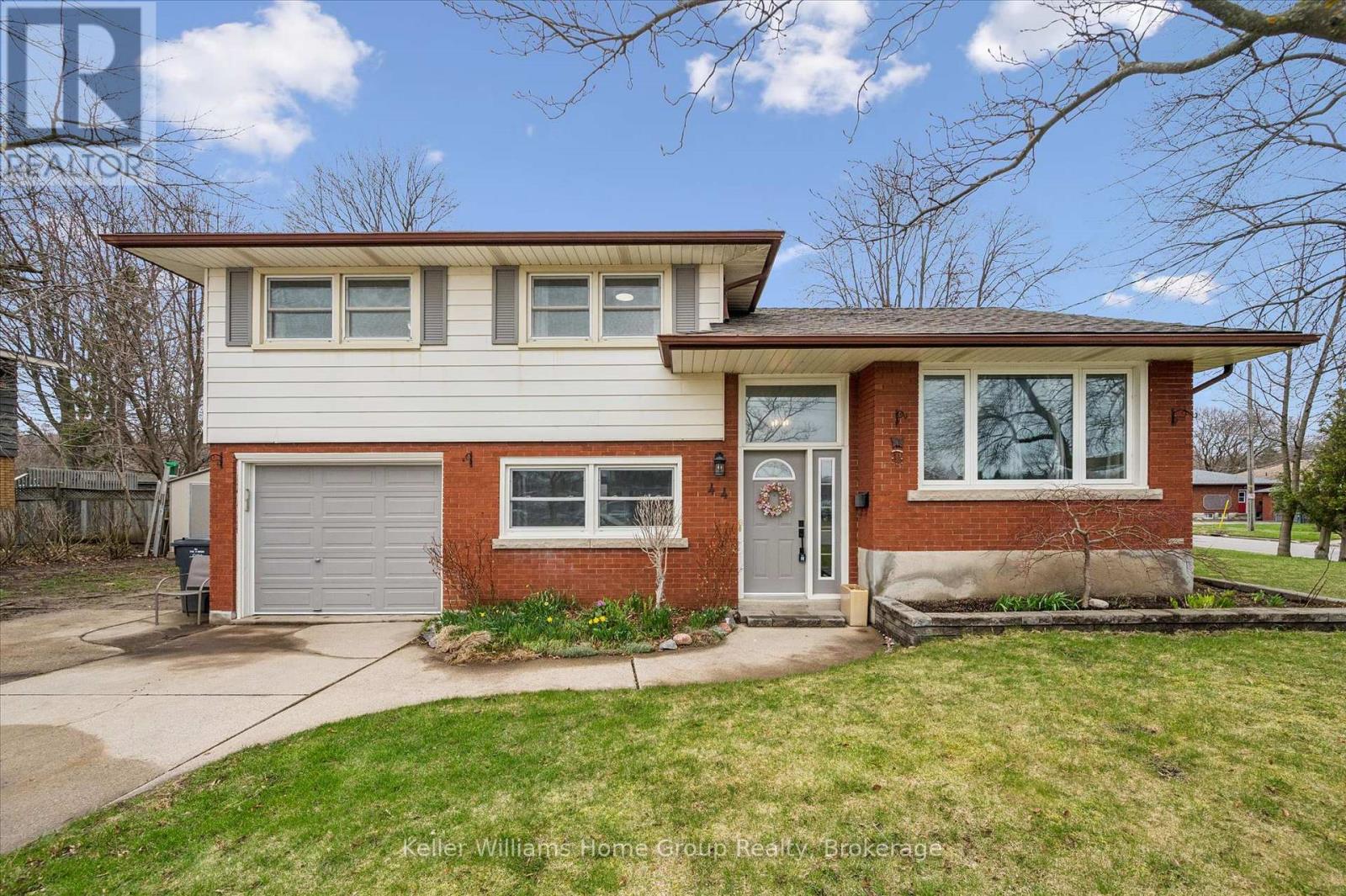 44 MEYER DRIVE, Guelph (St. George s)